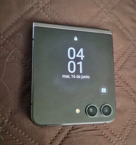 SAMSUMG GALAXY Z FLIP 5.0  ( Operador Claro ) - Imagen 1