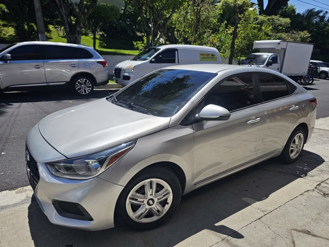 $7100 neg. HYUNDAI ACCENT 2020 .  Automático