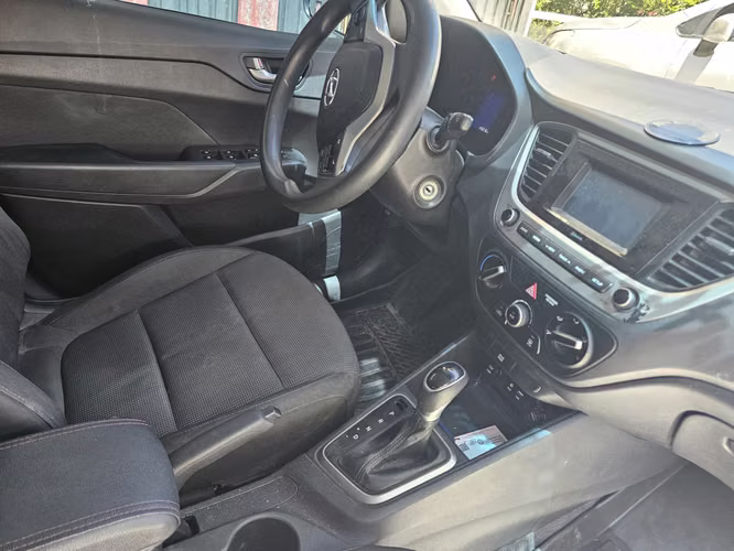 $7100 neg. HYUNDAI ACCENT 2020 .  Automático - Imagen 6