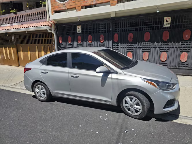 $7100 neg. HYUNDAI ACCENT 2020 .  Automático - Imagen 8