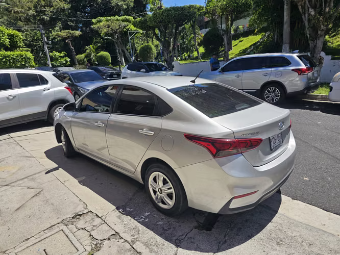 $7100 neg. HYUNDAI ACCENT 2020 .  Automático - Imagen 2