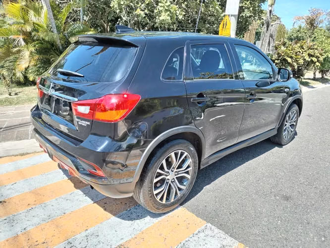  ¡SE VENDE MITSUBISHI OUTLANDER SPORT 2018 PRECIO NEGOCIABLE! 