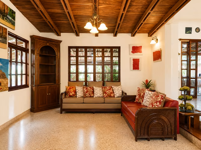 AMPLIA Y LINDA CASA EN VENTA EN LOMAS DE SAN FRANCISCO - Imagen 4