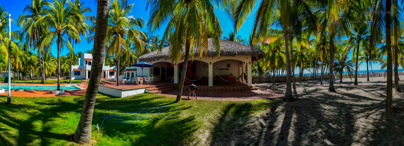 Casa Frente al Mar en Barra de Santiago con 8,811 v² y Gran Potencial - Imagen 14