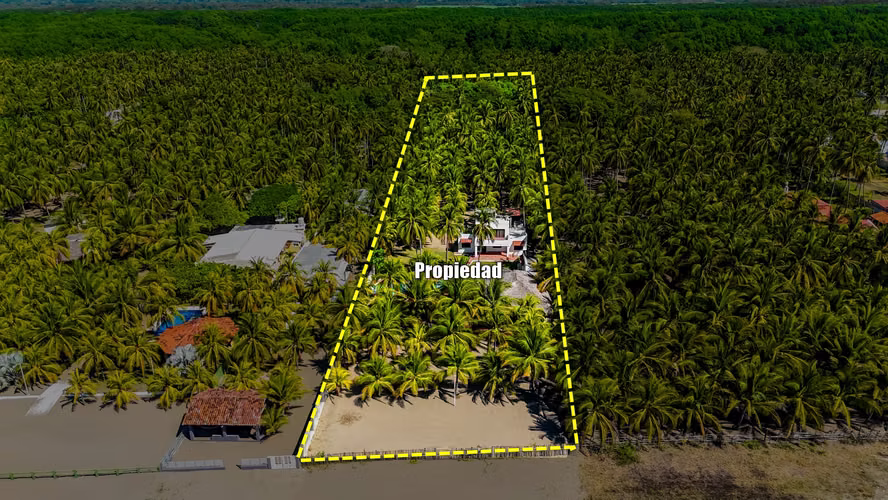 Casa Frente al Mar en Barra de Santiago con 8,811 v² y Gran Potencial - Imagen 18