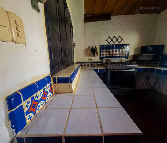 Casa Frente al Mar en Barra de Santiago con 8,811 v² y Gran Potencial - Imagen 5