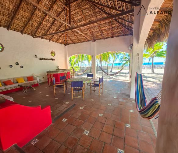 Casa Frente al Mar en Barra de Santiago con 8,811 v² y Gran Potencial - Imagen 8