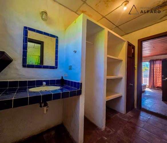 Casa Frente al Mar en Barra de Santiago con 8,811 v² y Gran Potencial - Imagen 6