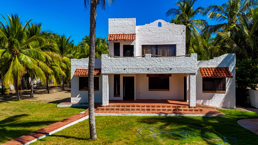 Casa Frente al Mar en Barra de Santiago con 8,811 v² y Gran Potencial - Imagen 3