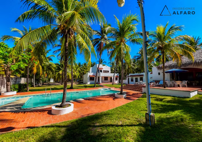 Casa Frente al Mar en Barra de Santiago con 8,811 v² y Gran Potencial - Imagen 10