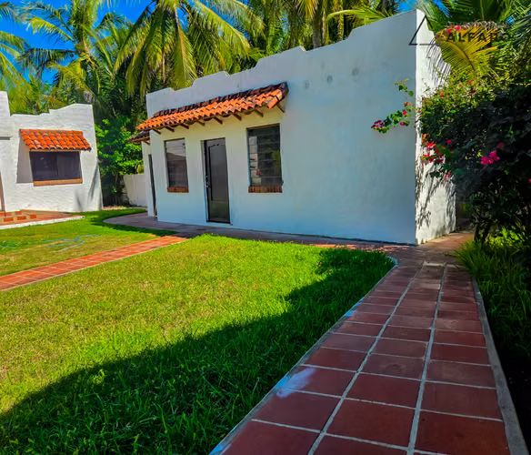Casa Frente al Mar en Barra de Santiago con 8,811 v² y Gran Potencial - Imagen 12