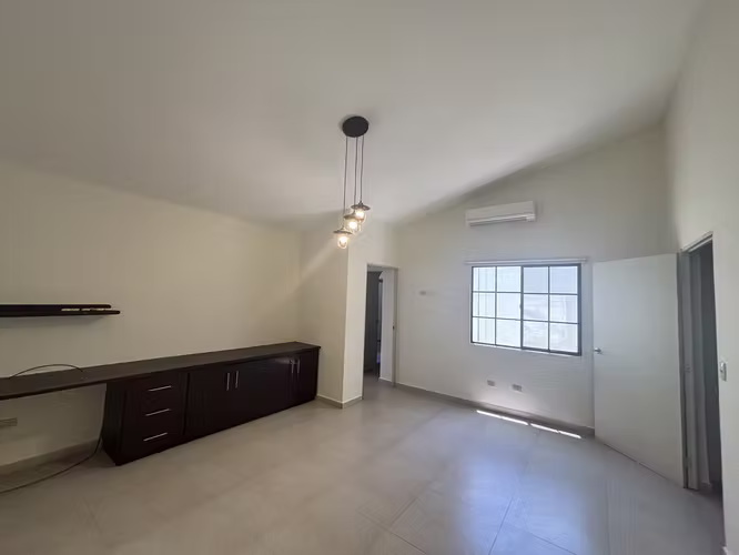 ALQUILER CASA SIN MUEBLES EN COLONIA LA MASCOTA EN PRIVADO - Imagen 6
