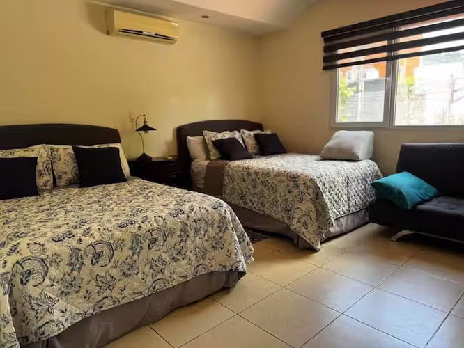 CASA en SANTA ELENA (Complejo Privado)
