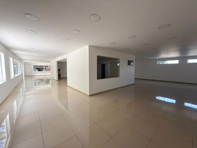 SE VENDE OFICINA COLONIA ESCALÓN, BUENA UBICACIÓN, DE ESQUINA - Imagen 3