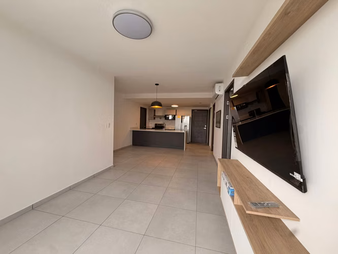 SE ALQUILA APARTAMENTO ALTURAS DEL BOSQUE. NUEVO CON LÍNEA BLANCA