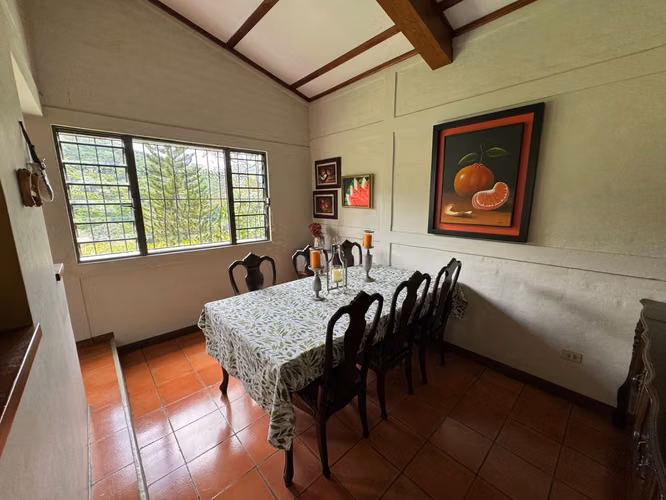 SE VENDE CASA LOS PLANES DE RENDERO con linda vista y con finos acabados
