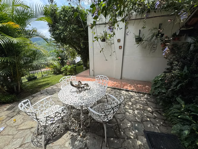 SE VENDE CASA LOS PLANES DE RENDERO con linda vista y con finos acabados
