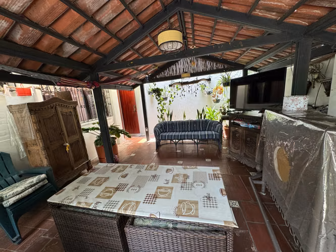 SE VENDE CASA LOS PLANES DE RENDERO con linda vista y con finos acabados