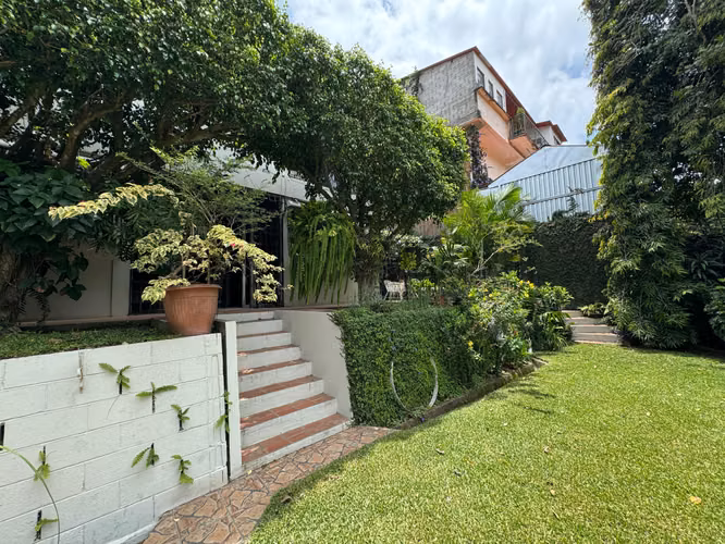 SE VENDE CASA LOS PLANES DE RENDERO con linda vista y con finos acabados