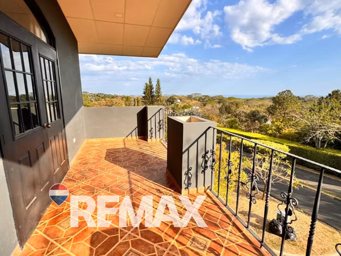 CASA CON LAS MEJORES VISTAS EN RESIDENCIAL LA HACIENDA - Imagen 9