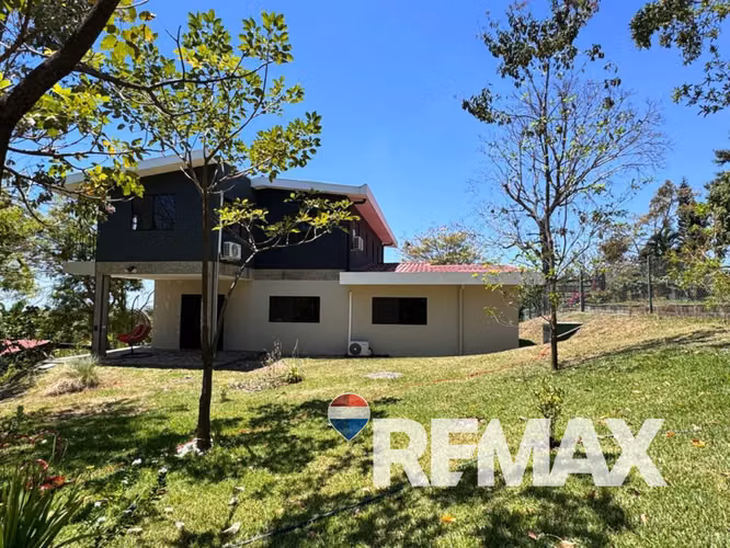 CASA CON LAS MEJORES VISTAS EN RESIDENCIAL LA HACIENDA - Imagen 11