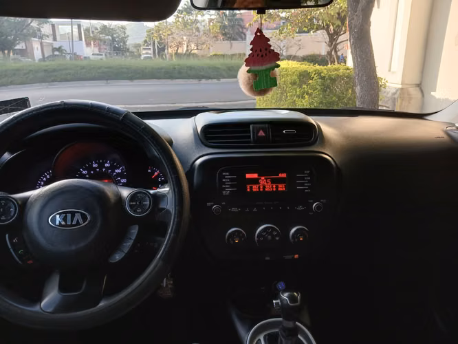 KIA SOUL 2016 $ 7,500 NEG.