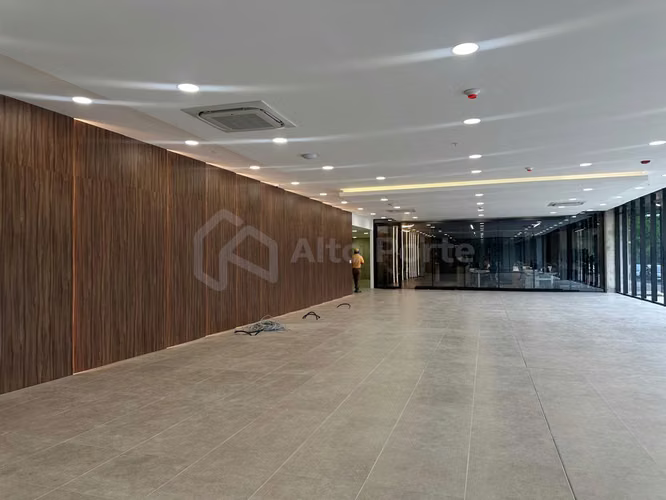 Local comercial en alquiler a estrenar en Santa Elena | Ideal para showroom