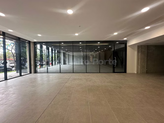 Local comercial en alquiler a estrenar en Santa Elena | Ideal para showroom