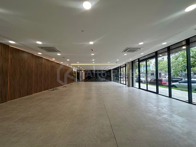 Local comercial en alquiler a estrenar en Santa Elena | Ideal para showroom