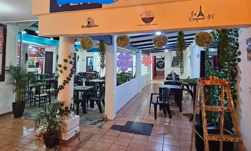 Se vende Local Comercial Corazón de Paseo El Carmen.