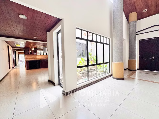 Casa en Alquiler Colonia Maquilishuat