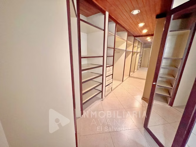 Casa en Alquiler Colonia Maquilishuat
