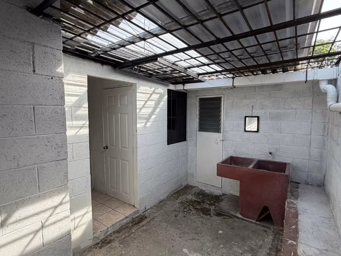 Casa en Venta en Villa Lourdes, sobre calle principal. - Imagen 6