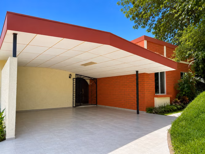 CASA RESIDENCIAL EN VENTA EN LOS PLANES DE RENDEROS - Imagen 2