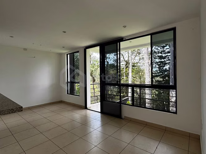 Apartamento en venta con terraza y vista en Los Planes de Renderos