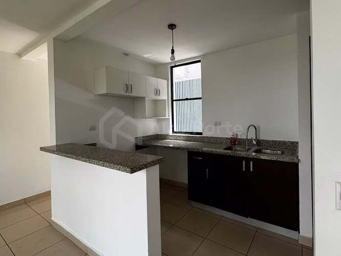 Apartamento en venta con terraza y vista en Los Planes de Renderos