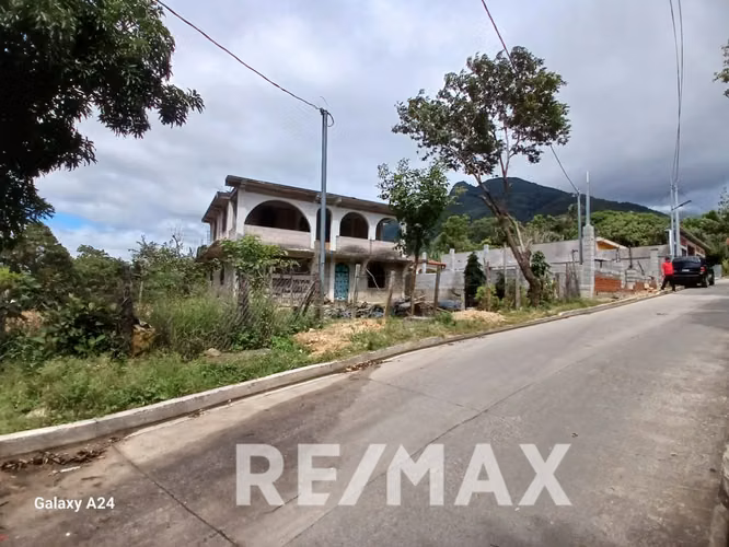 Sale of farmhouse under construction