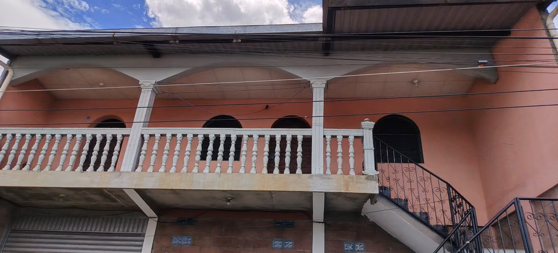 Casa familiar de dos niveles - Imagen 9