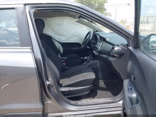 NISSAN KICKS S 2022 GRIS