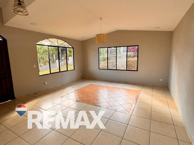 Preciosa casa en Res. La Hacienda - Imagen 3