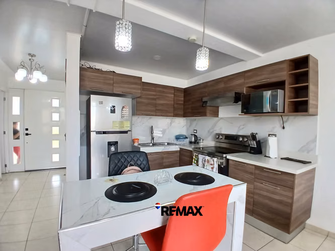 CASA AMUEBLADA EN SONSONATE