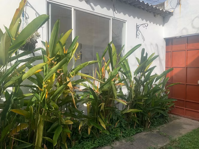 Casa amplia con jardín en Venta en San Salvador ; )
