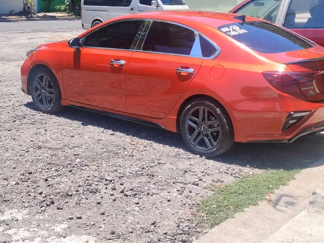 Vendo bonito forte 2021 lineaGT con boton de encendido manecias con sensores cámara frontal asistencia de carril bien bonito inf 