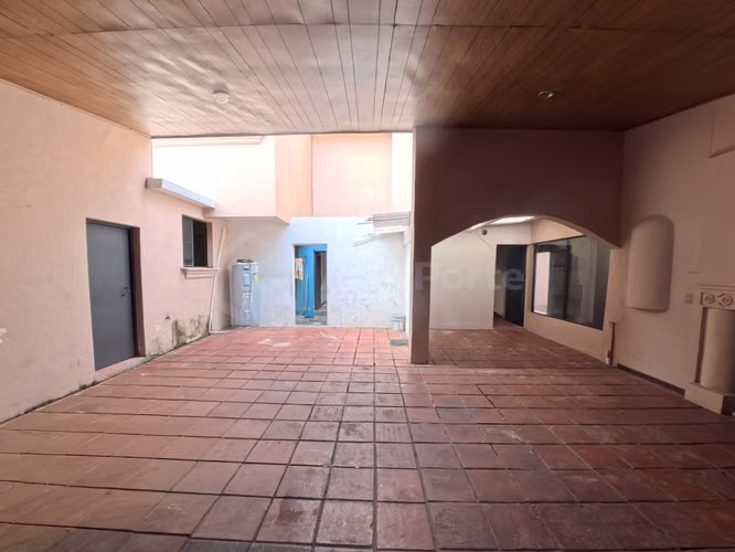 Casa comercial de esquina en venta en Antiguo Cuscatlán - Imagen 9