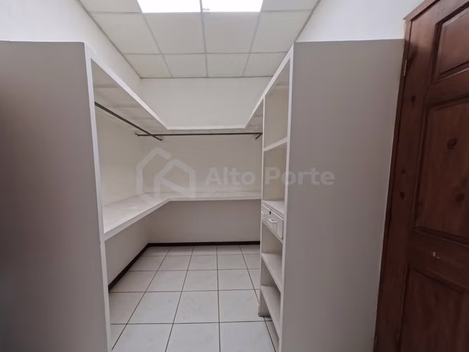 Casa comercial de esquina en venta en Antiguo Cuscatlán - Imagen 18