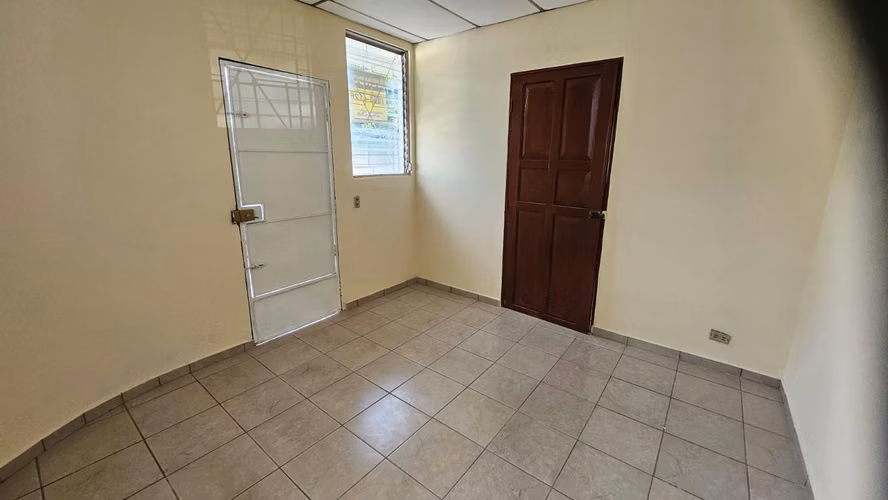 Venta de Casa en Colonia Mugdan, Calle 5 Noviembre, San Salvador - Imagen 2