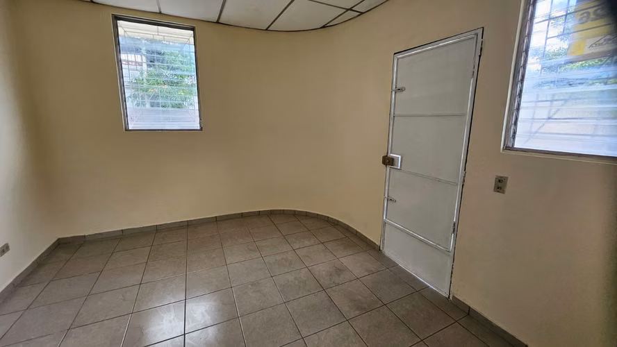 Venta de Casa en Colonia Mugdan, Calle 5 Noviembre, San Salvador - Imagen 6