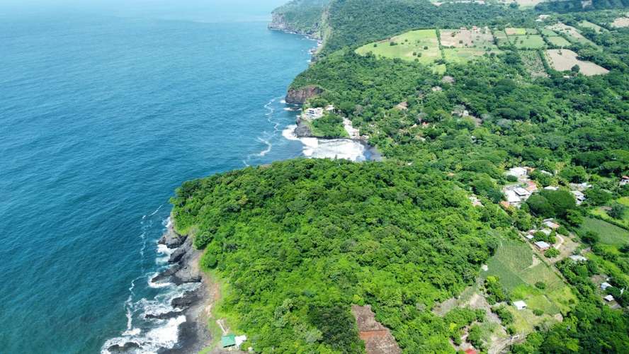 Terreno para desarrollo turístico frente al mar -playa Shalpa