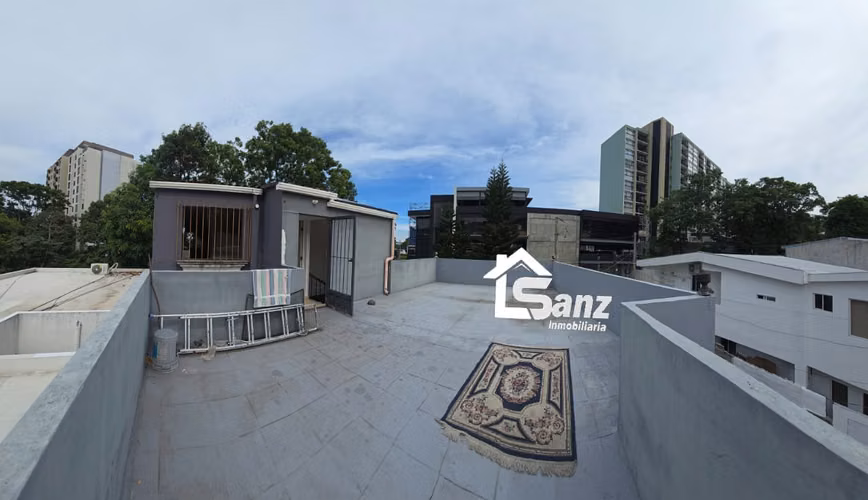 CASA CON AMPLIO TERRENO EN VENTA - POTENCIAL COMERCIAL- INDUSTRIAL- SERVICIOS