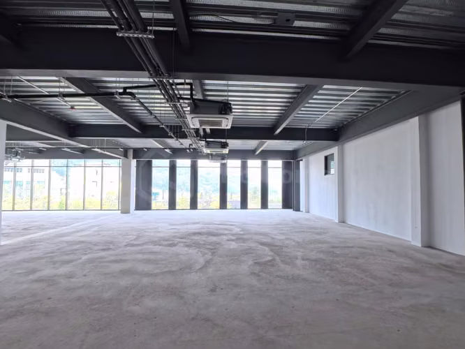 Oficina en alquiler en Santa Elena – Edificio corporativo a estrenar